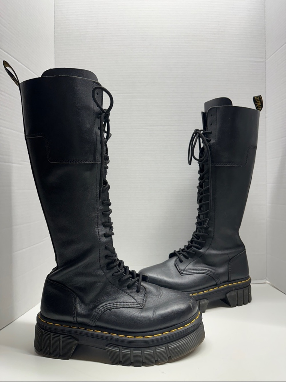 Dr. Martens Audrick 20 Eye Lace Up Leather Knee High Platform Boots Black Size 8